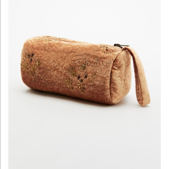 Zara velvet pouch blogger’s fav - Picture 1 of 5